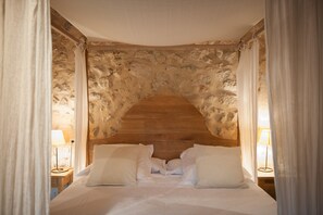 Minibar, coffres-forts dans les chambres, décoration personnalisée