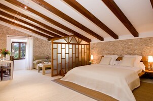 Minibar, in-room safe, individually decorated, individually furnished