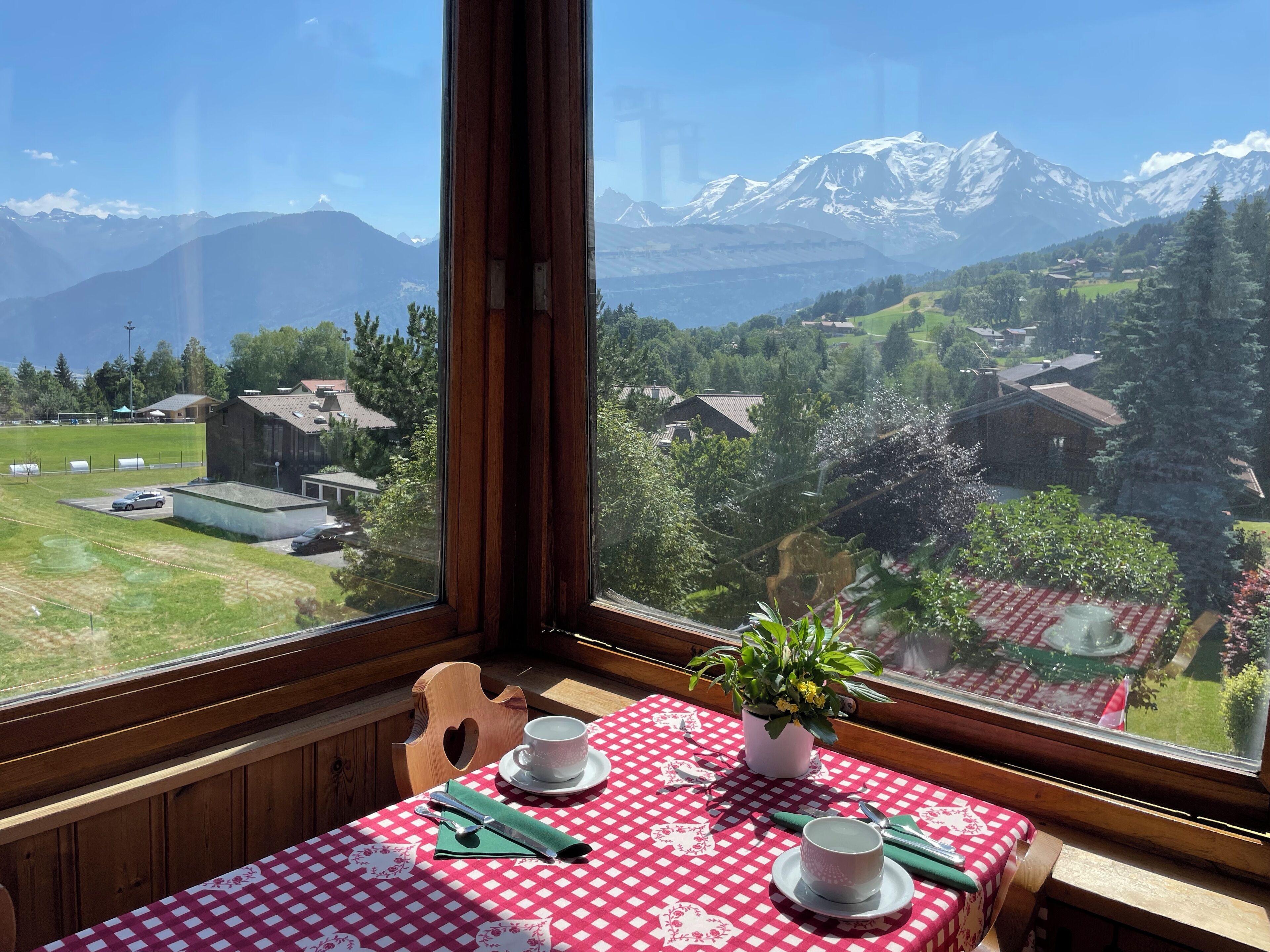 daily buffet breakfast (eur 12.50 per person)