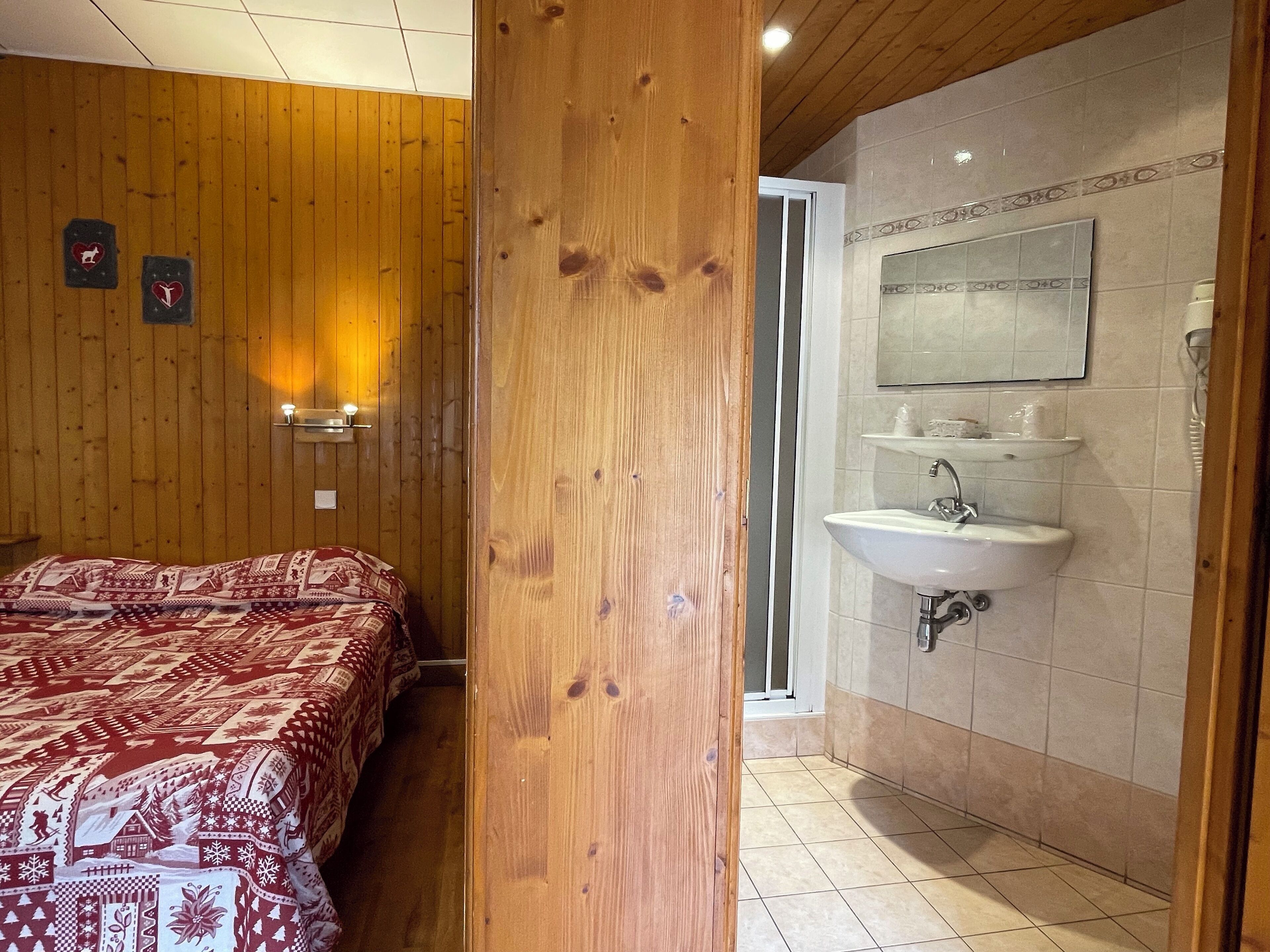 standard double room | individually furnished, desk, blackout curtains, soundproofing