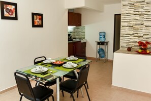 Appartement Ville, 1 chambre, terrasse, vue ville | Restauration dans la chambre
