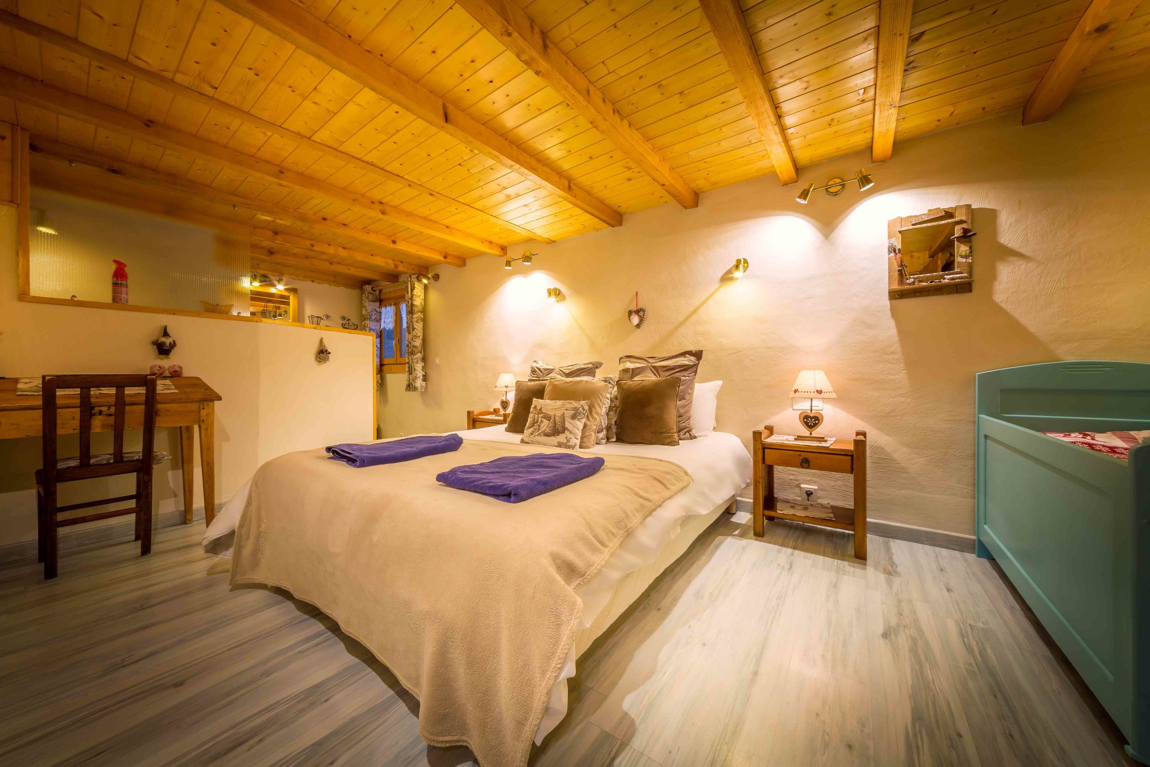 chalet ancêtre (3 bedrooms) | premium bedding, in-room safe, individually decorated