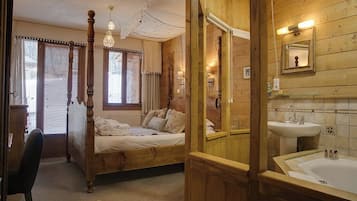 Premium bedding, in-room safe, individually decorated