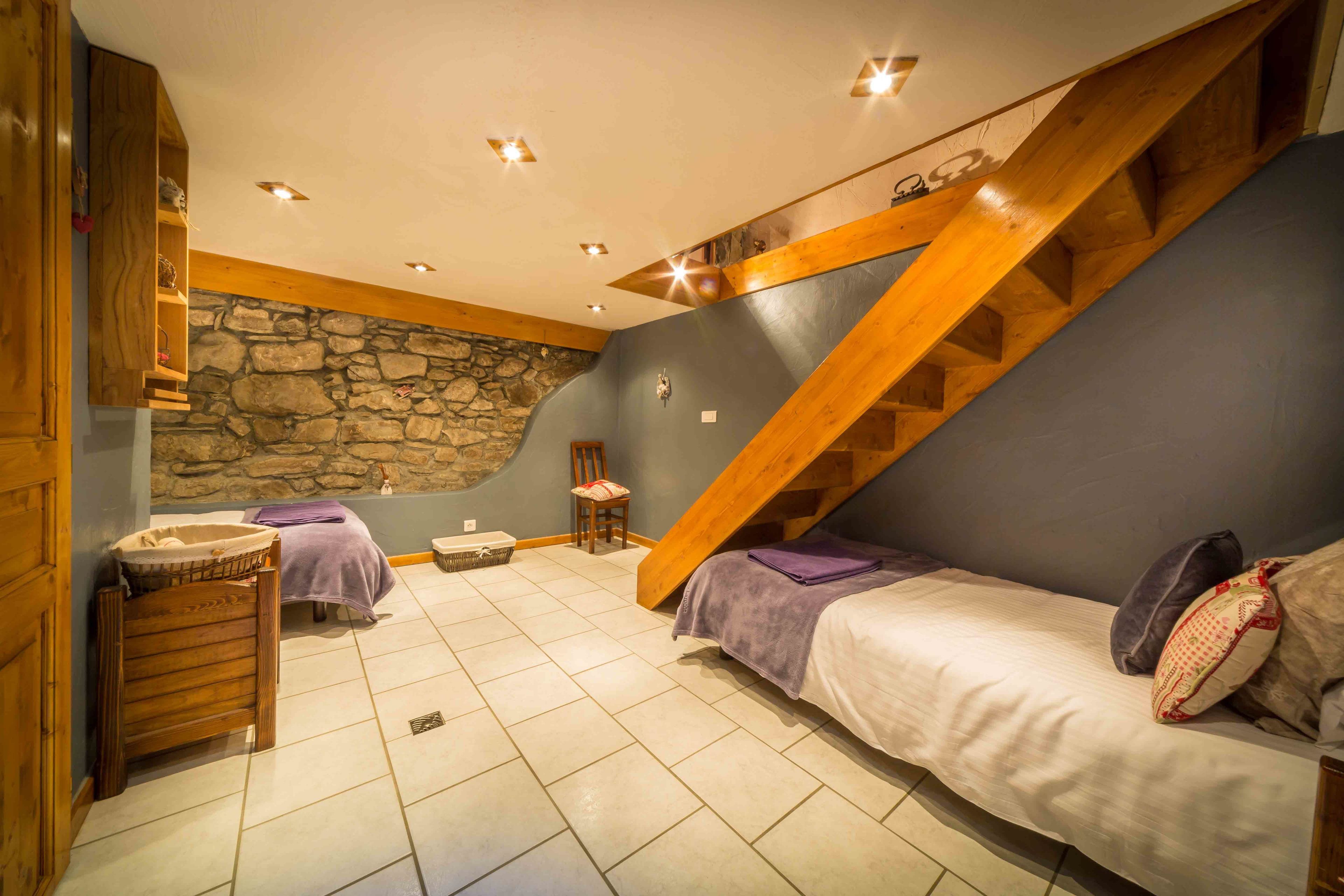 chalet ancêtre (3 bedrooms) | premium bedding, in-room safe, individually decorated
