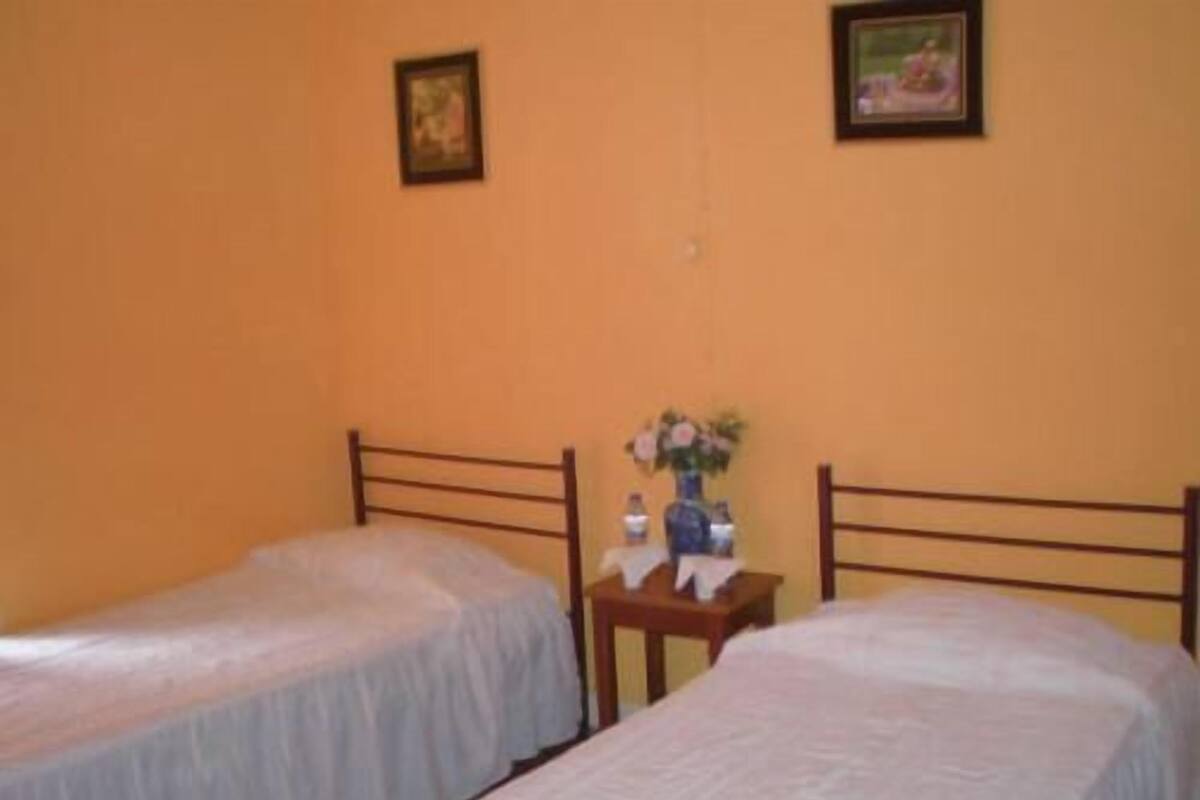 Twin Room, Shared Bathroom (Bidet and Sink in Room)