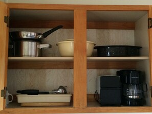 Fridge, microwave - Plains Motel (Brooks)