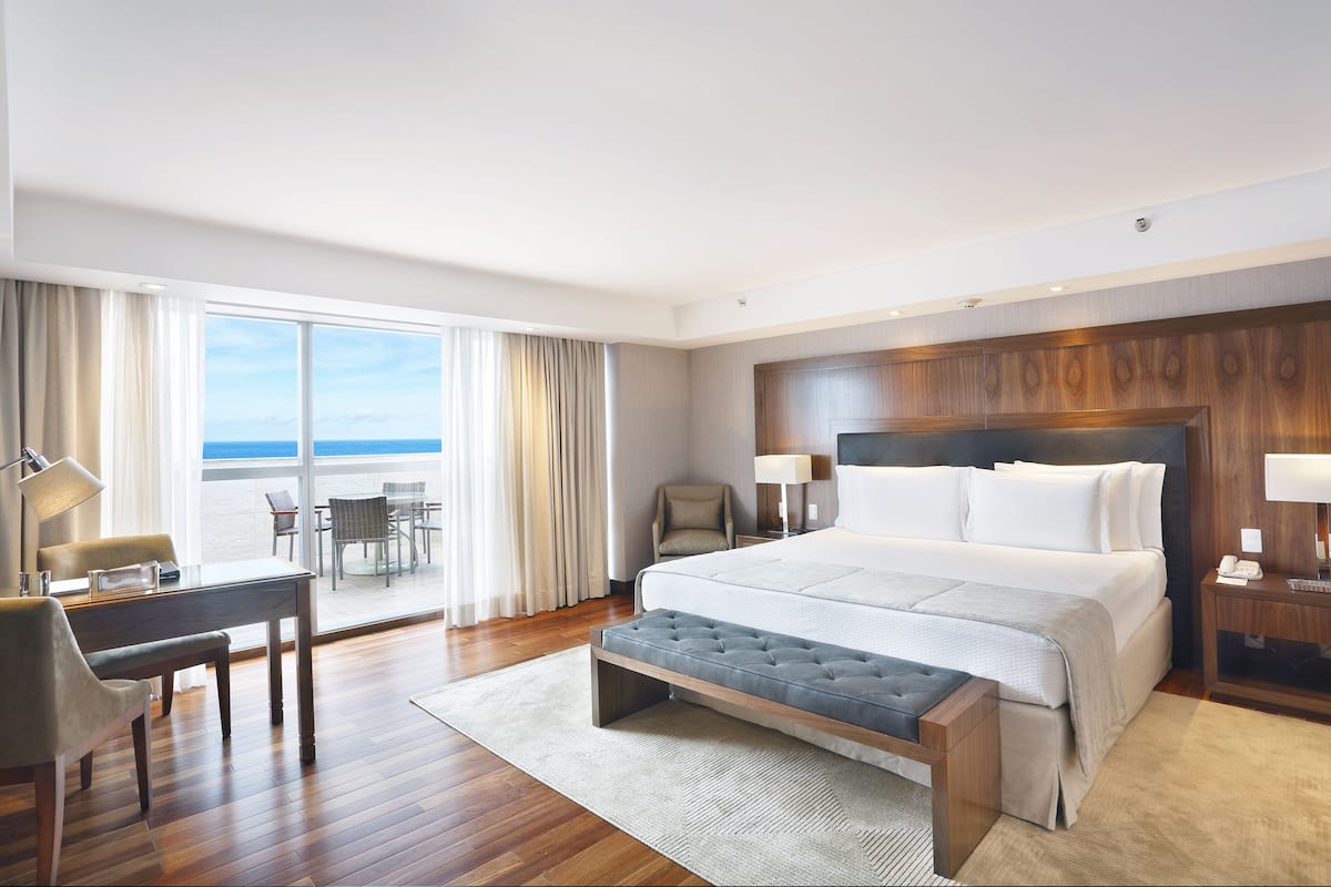 suíte master | 1 bedroom, minibar, in-room safe, desk