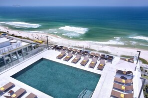 On the beach, beach towels - Windsor Marapendi (Rio de Janeiro)