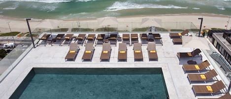 Außenpool, Liegestühle