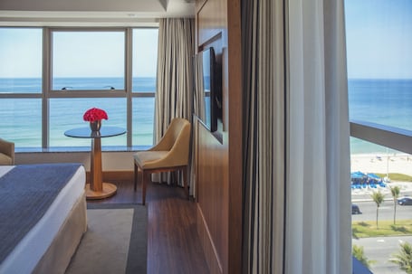 Luxo Plus com Cama Casal | 1 bedroom, minibar, in-room safe, desk