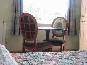 Signature Queen | Premium bedding, memory-foam beds, free WiFi, bed sheets - At Home Express Tangerine Inn (DeLand)