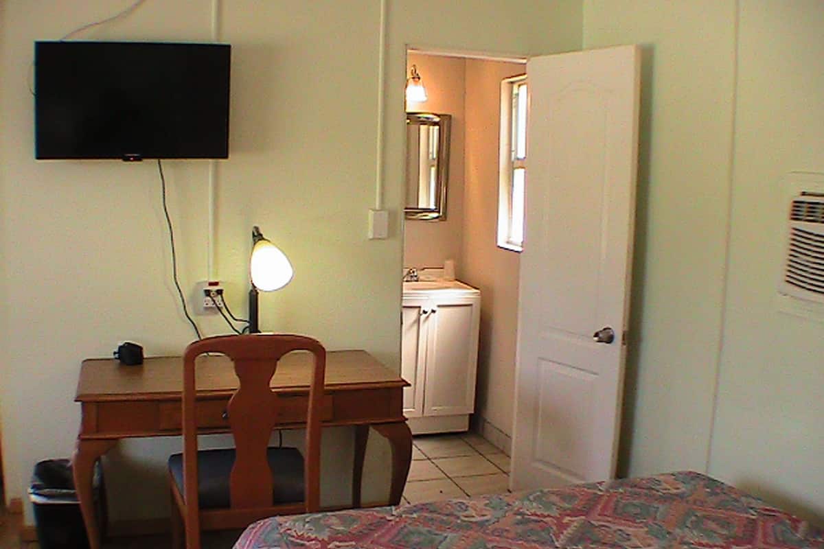 Kitchenette Triple | Premium bedding, memory foam beds, free WiFi, bed sheets