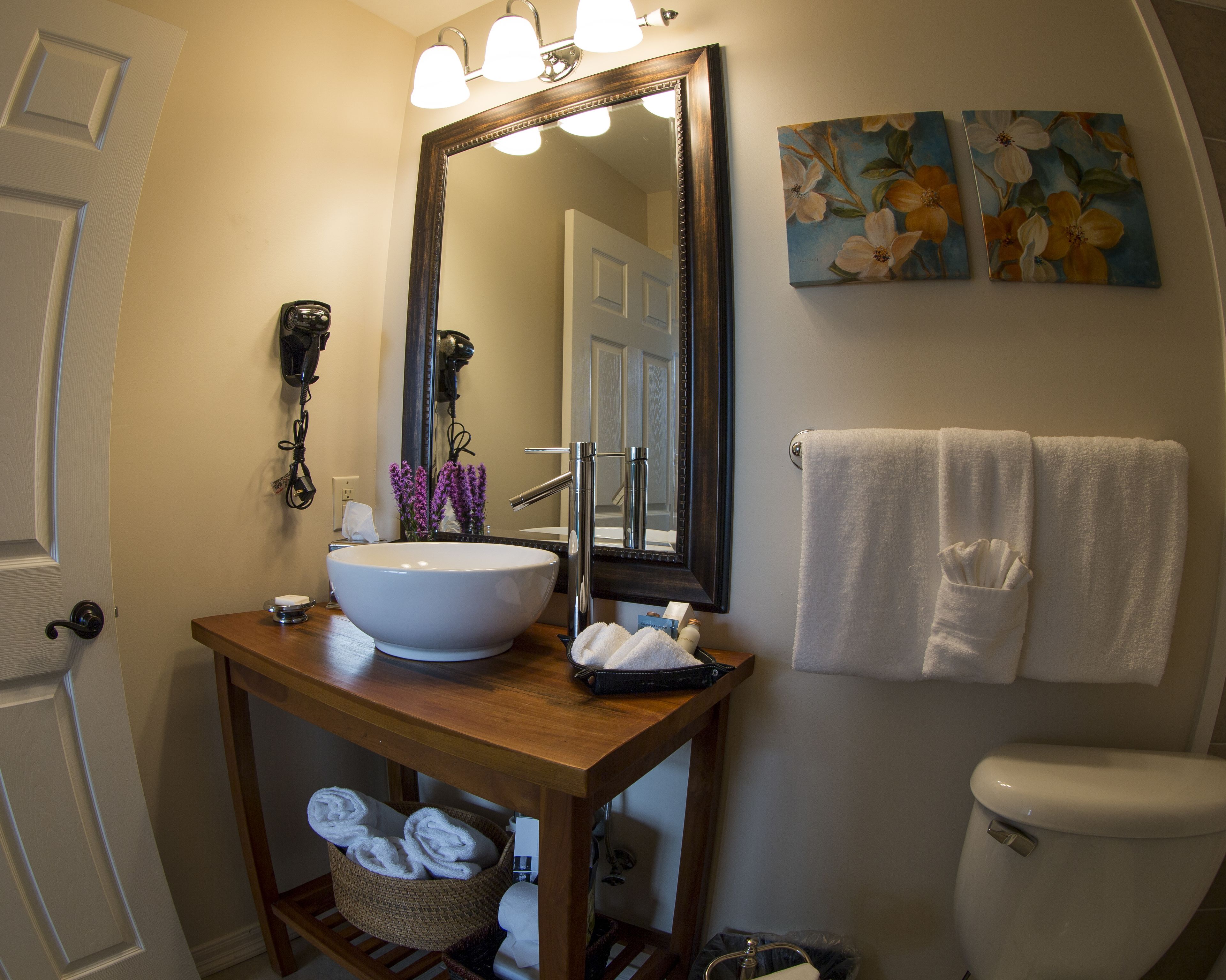 free toiletries, towels