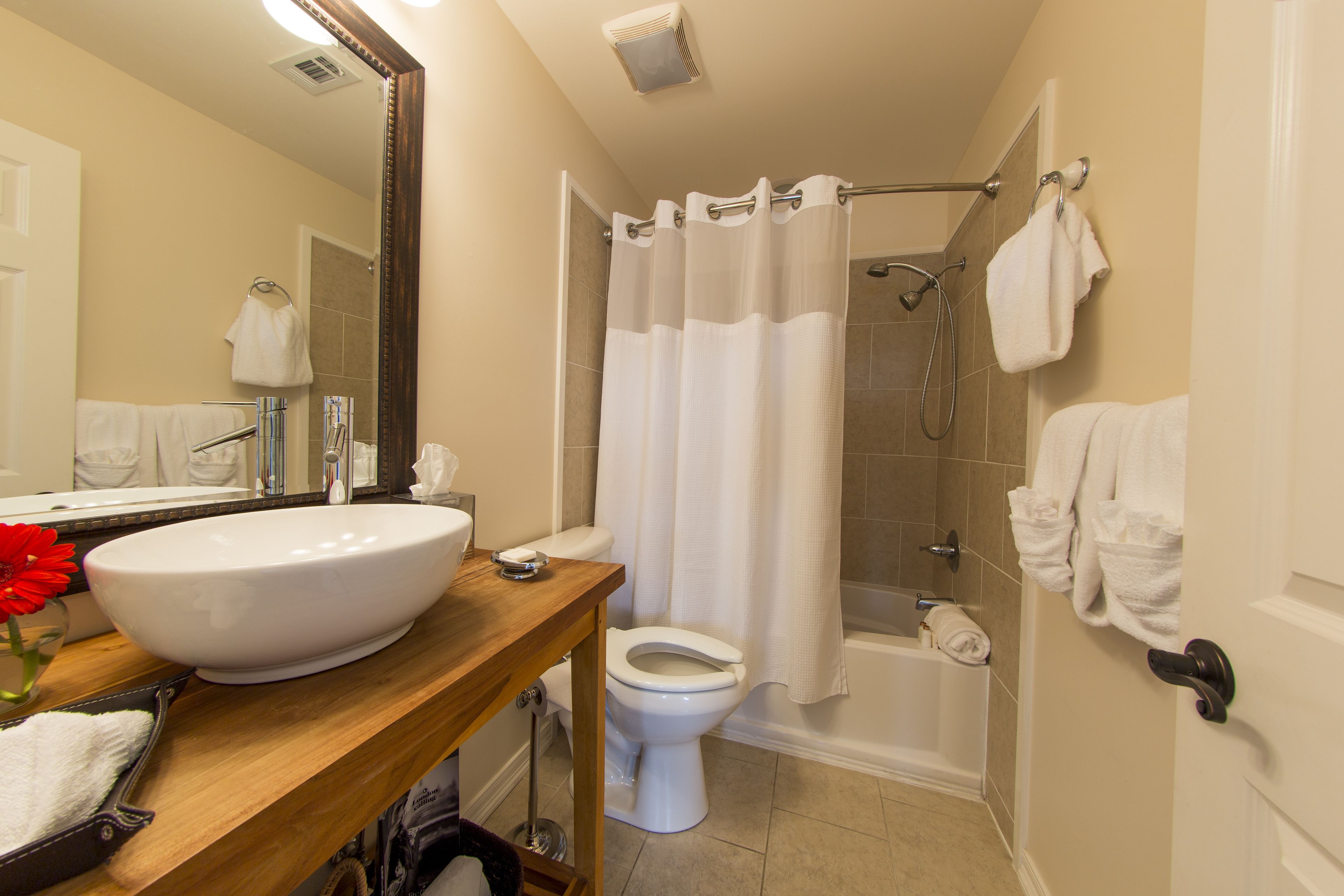 free toiletries, towels