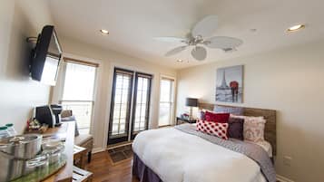 Deluxe Room, 1 Queen Bed (Melinda) | 6 bedrooms, premium bedding, desk, iron/ironing board