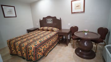 Single Room, 1 Queen Bed | Desk, laptop workspace, free WiFi, bed sheets