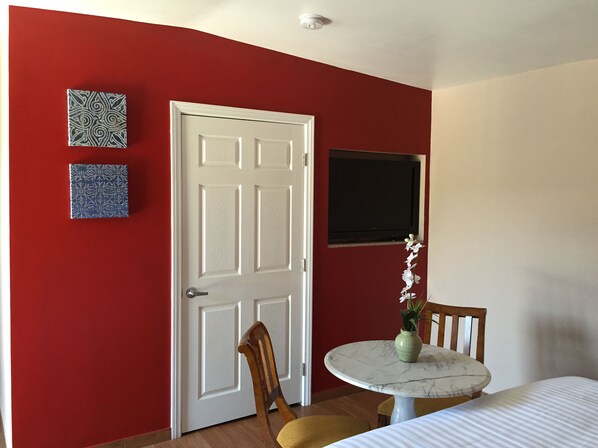 客房, 1 张大床 | 办公桌、笔记本电脑工作区、免费 WiFi、床单