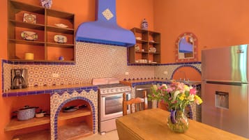 Casa Deluxe, 2 habitaciones, cocina, vista al patio | Cocina privada