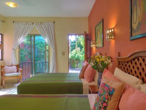 Quarto, 2 camas Queen, vista para o jardim | Roupas de cama de algodão egípcio, roupas de cama premium