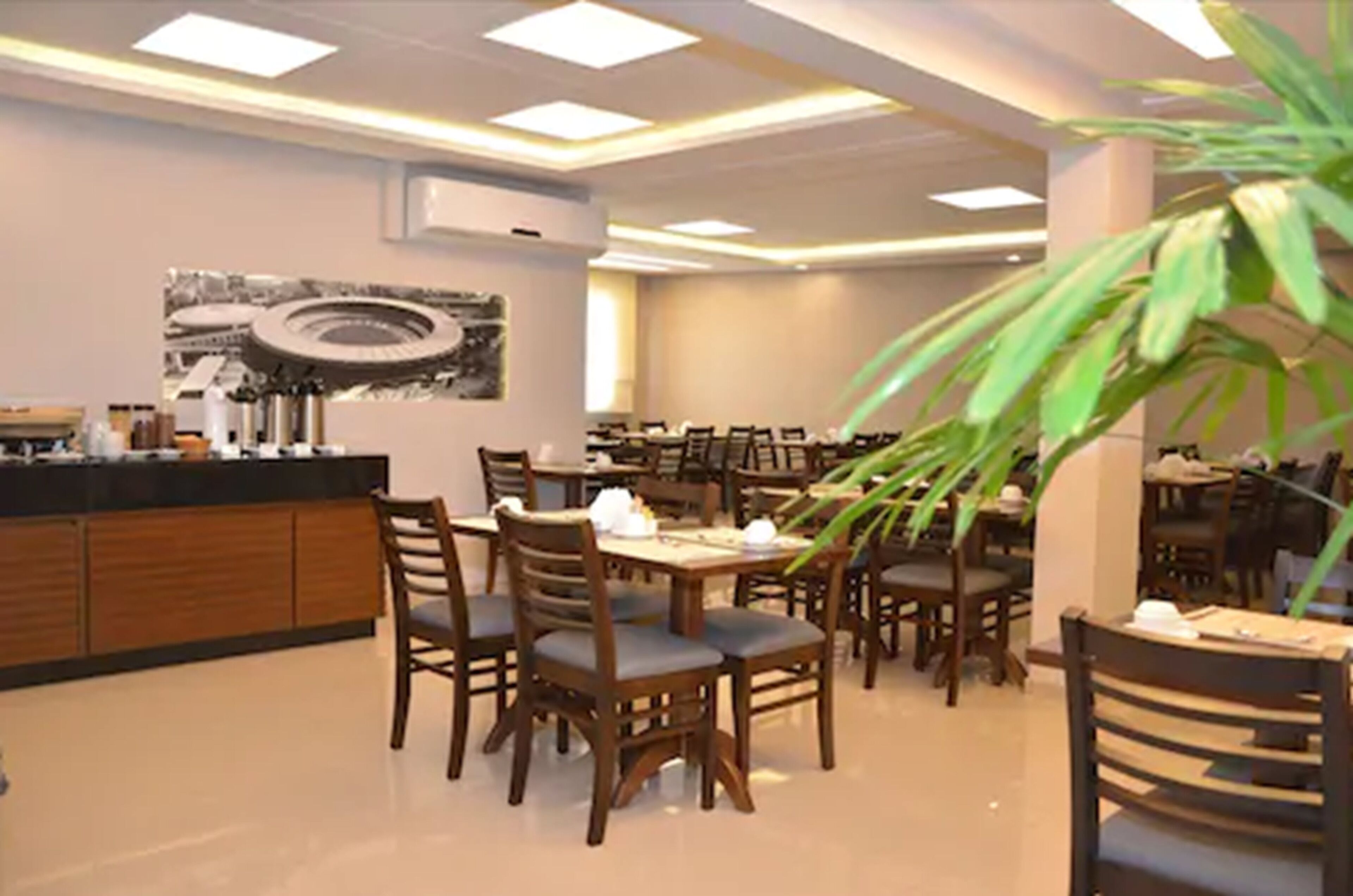 Free buffet breakfast 