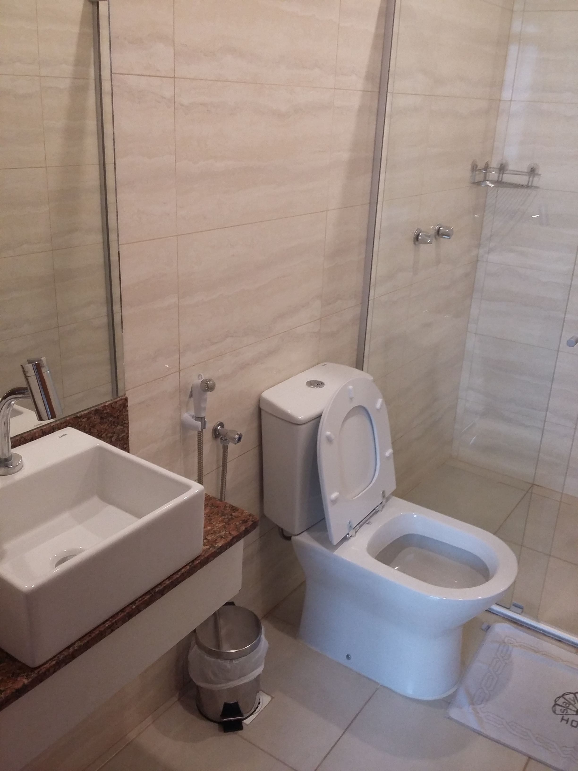triple room | bathroom | shower, free toiletries, towels