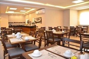 Free buffet breakfast  - Saionara Hotel (Rio de Janeiro)