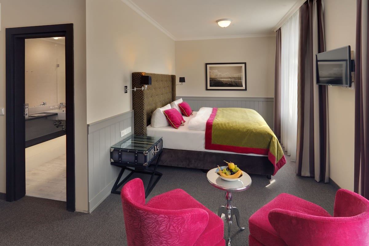 double room | 1 bedroom, premium bedding, down duvets, pillow-top beds