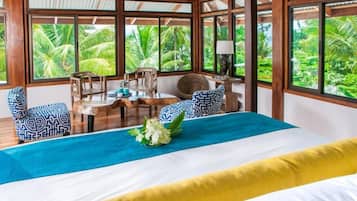 Freedom | In-room safe, bed sheets