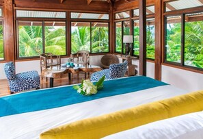 Freedom | 客房内保险箱、床单