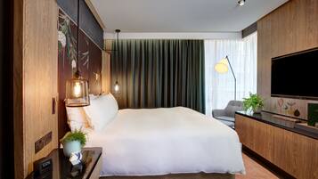 Premium bedding, in-room safe, desk, laptop workspace