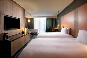 Peralatan tempat tidur premium, peti besi dalam bilik, meja 