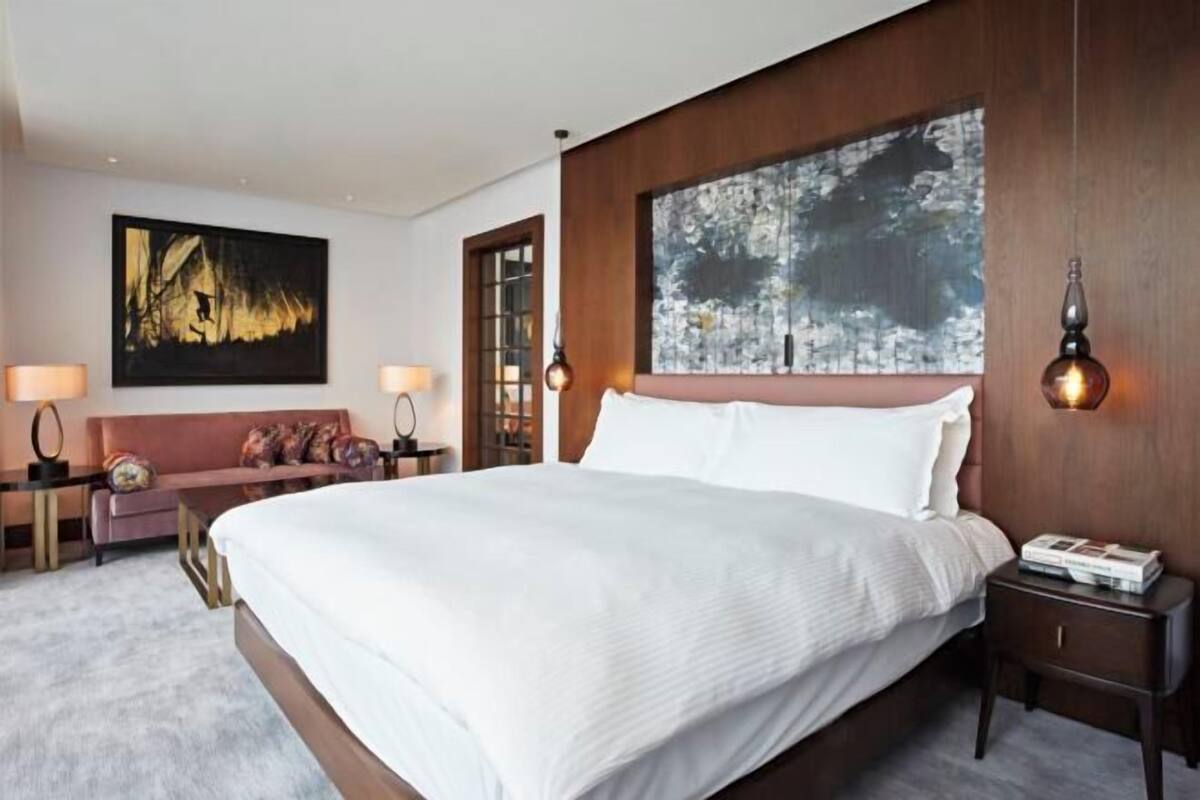 Biancheria da letto di alta qualità, cassaforte in camera, una scrivania