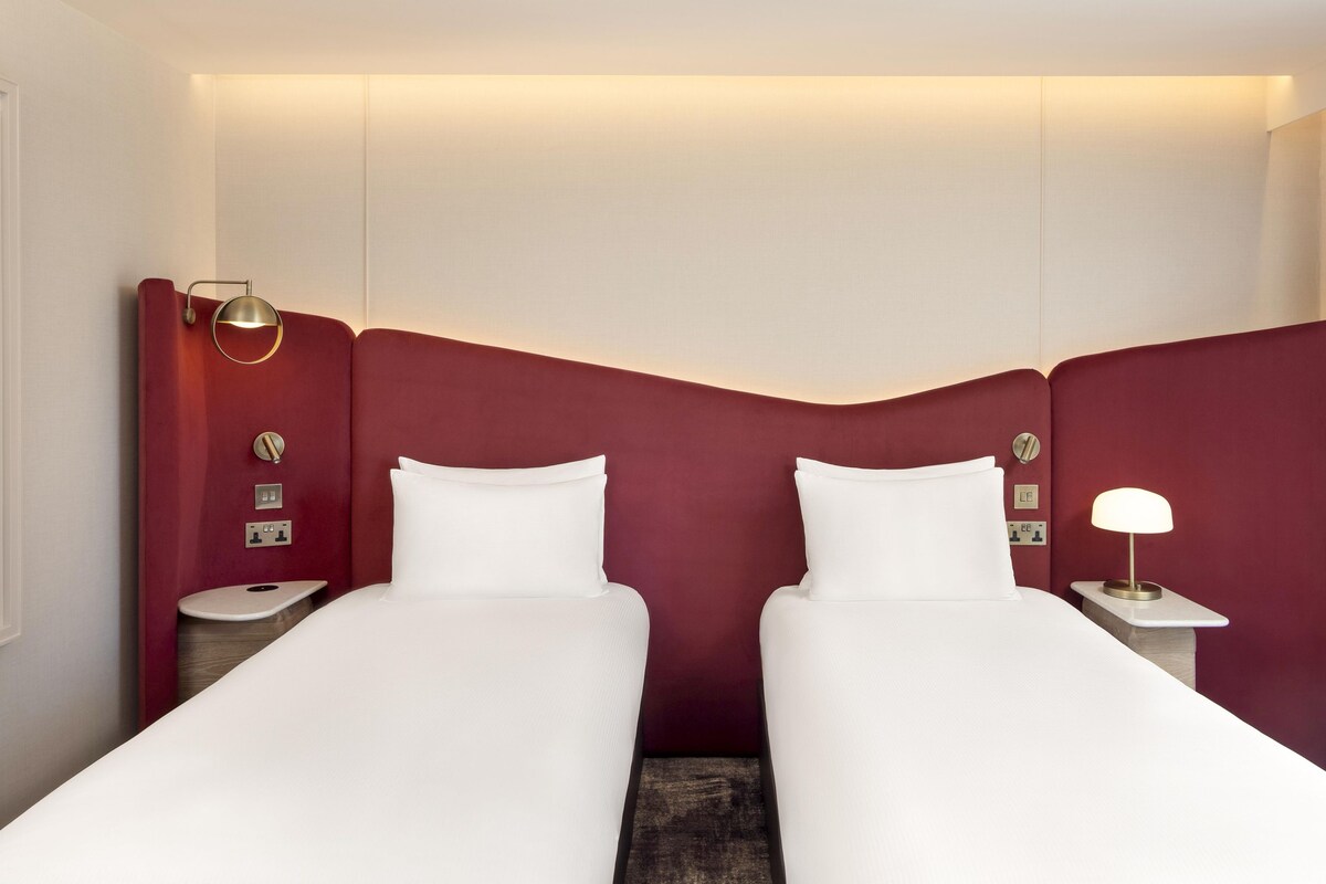 Premium bedding, in-room safe, desk, laptop workspace