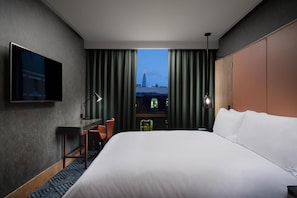 Executive Suite, 1 King Bed - Lounge Access | Premium bedding, in-room safe, desk, laptop workspace