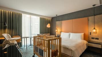 Habitación familiar, habitaciones conectadas | Ropa de cama de alta calidad y caja de seguridad en la habitación