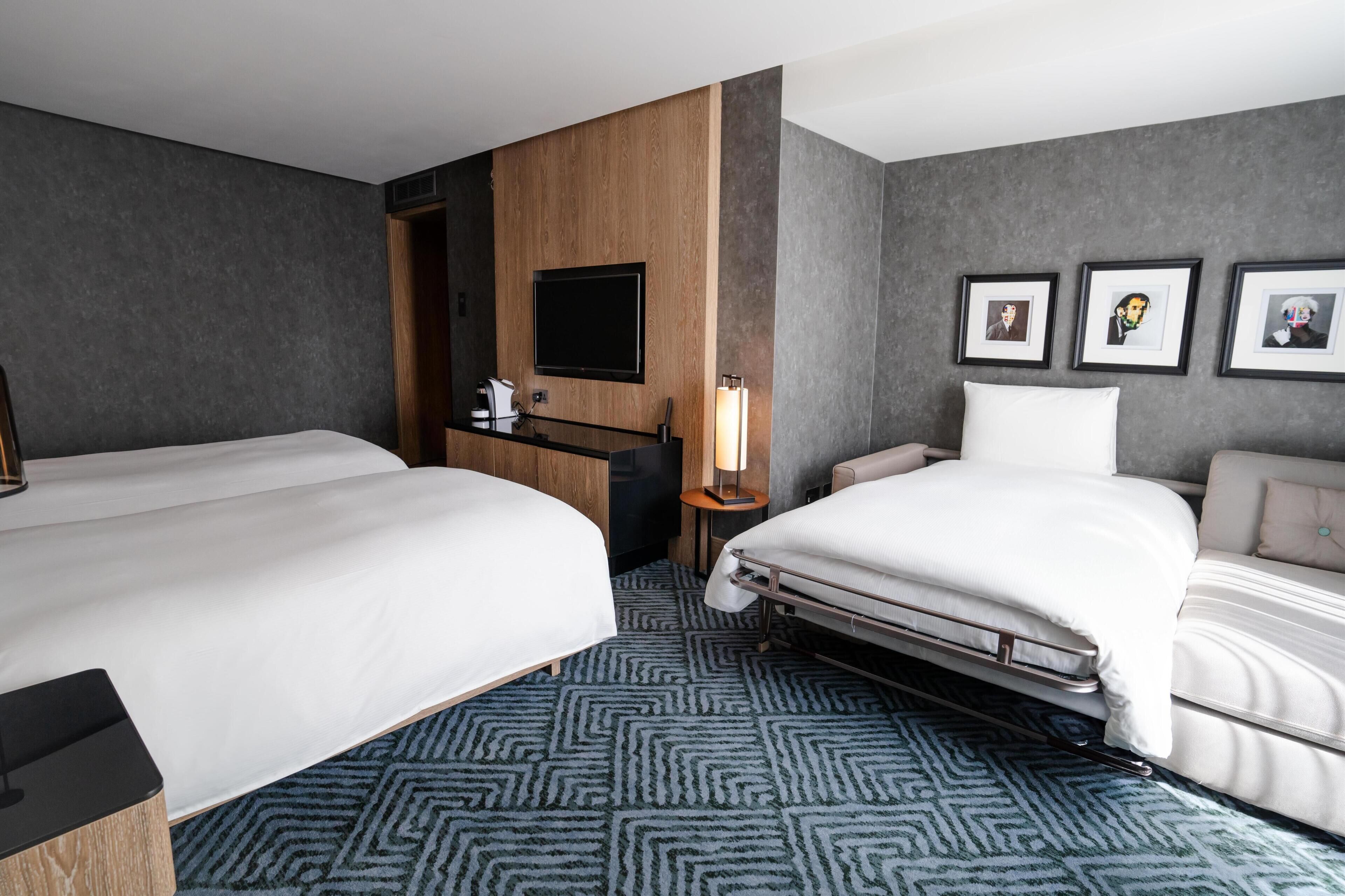 FamilieTwin kamer, 2 eenpersoonsbedden | Luxe beddengoed, een kluis op de kamer, een bureau, een laptopwerkplek