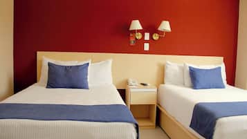 Habitación estándar, 2 camas matrimoniales | Ropa de cama de alta calidad y caja de seguridad en la habitación
