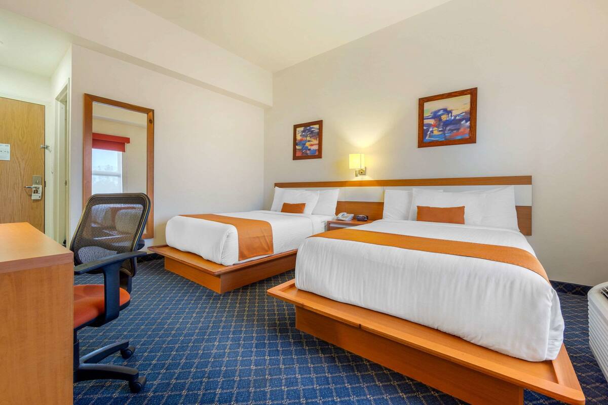 Standard Room, 2 Double Beds, Non Smoking | In-room safe, soundproofing, WiFi (free), alarm clocks