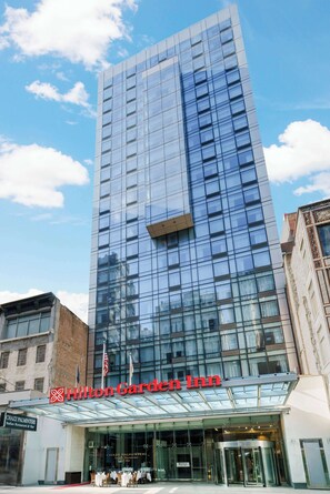 Exterior - Hilton Garden Inn New York Times Square North (New York)
