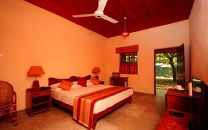 Deluxe Double Room, 1 King Bed, Accessible, Canal View | 1 bedroom, in-room safe, desk, soundproofing