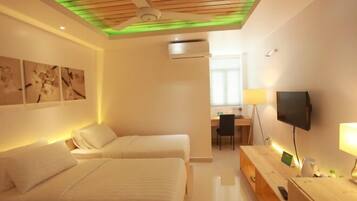 Habitació doble estàndard | Roba de llit d'alta qualitat, minibar i caixa forta a l'habitació