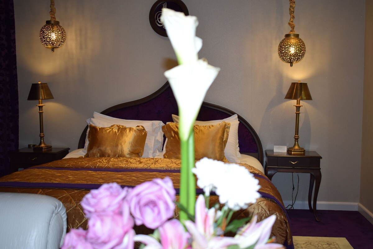 Premium bedding, pillowtop beds, minibar, in-room safe