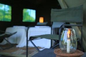 1 chambre, matelas mémoire de forme, ameublement personnalisé