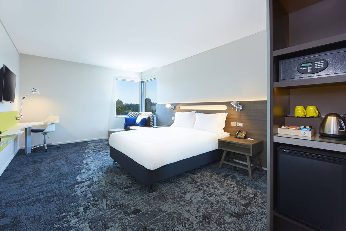 premium bedding, in-room safe, desk, laptop workspace