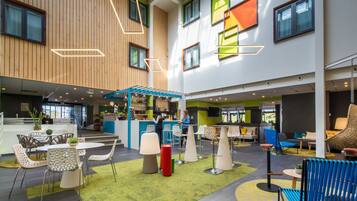 Chambre Standard, 1 lit double (with interior view) | Terrasse/Patio