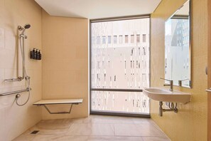 Room, 1 Queen Bed | Bathroom | Shower, designer toiletries, hair dryer, towels - Rydges Australia Square (Sydney)