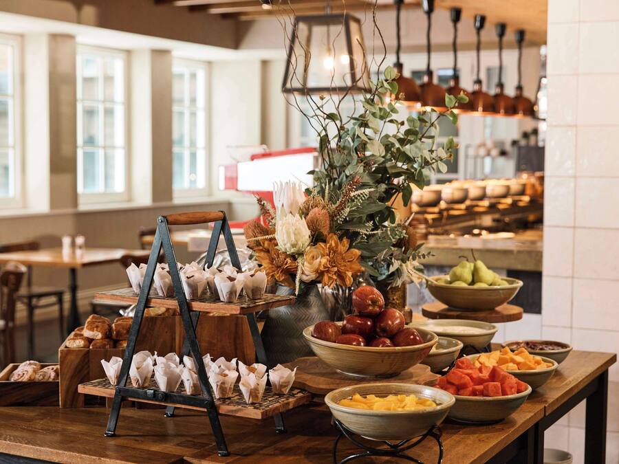 Desayuno buffet diario (AUD 32 por persona)