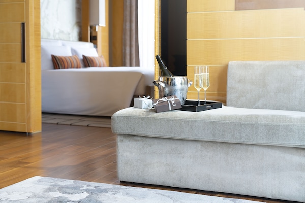 Sábanas de algodón egipcio, ropa de cama de alta calidad y minibar