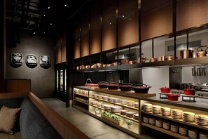 Breakfast, lunch and dinner served - Aloft Osaka Dojima (Osaka)