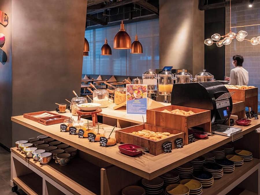 Café da manhã completo todos os dias mediante uma taxa